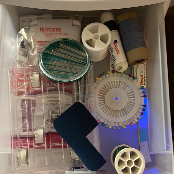 Mini sewing machine - Picture 9 of 10